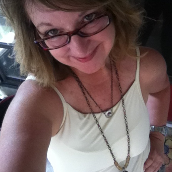 Meet your Posher, Lisa - Picture 2 of 13